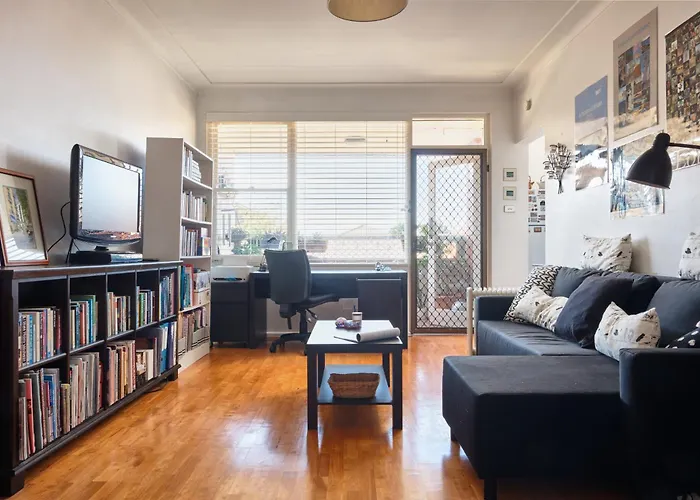 Beach Side Getaway - Brighton Le-Sands 2 Bedroom Apartment